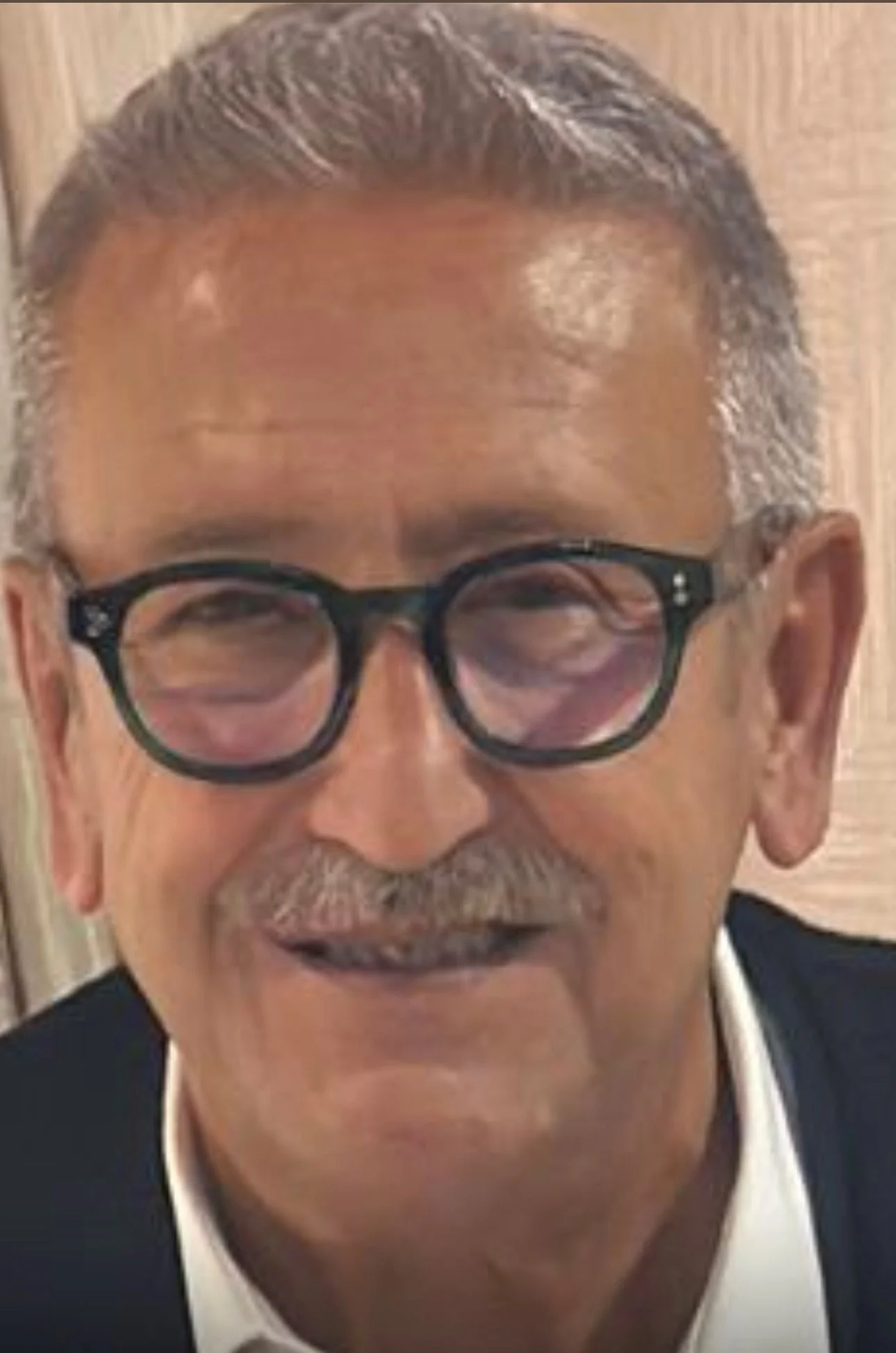 Primo piano di un uomo