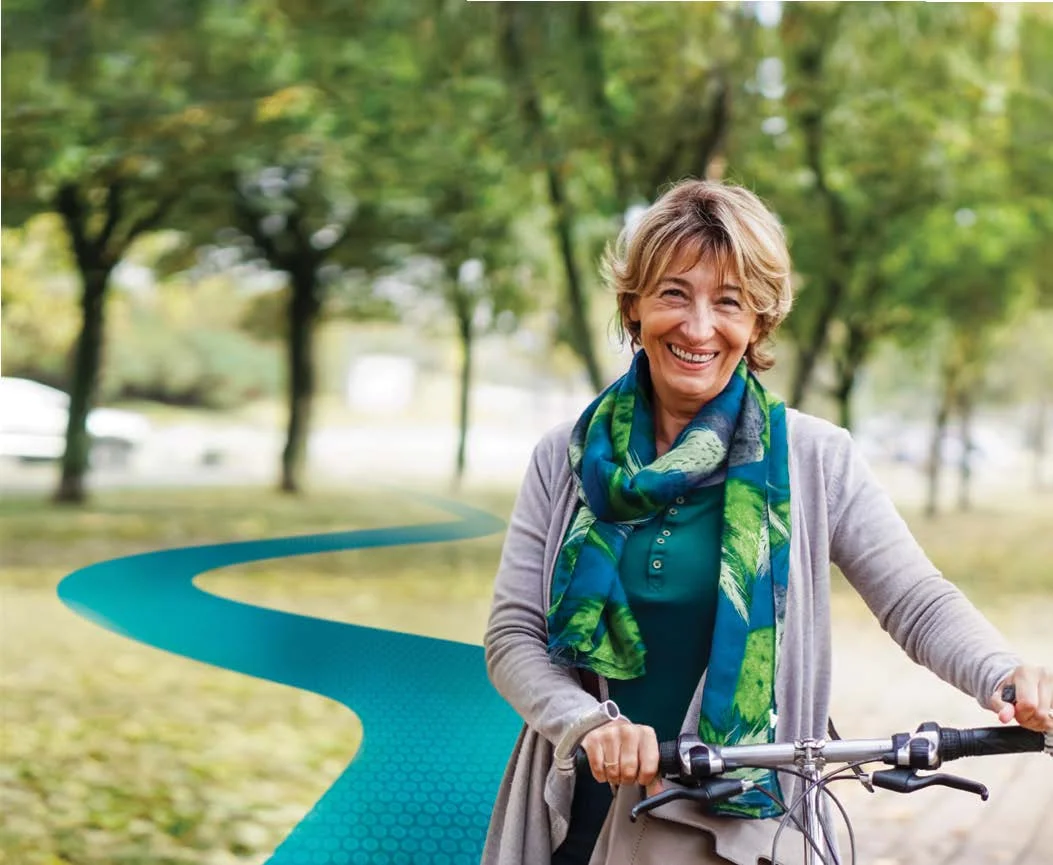 uma pessoa andando de bicicleta