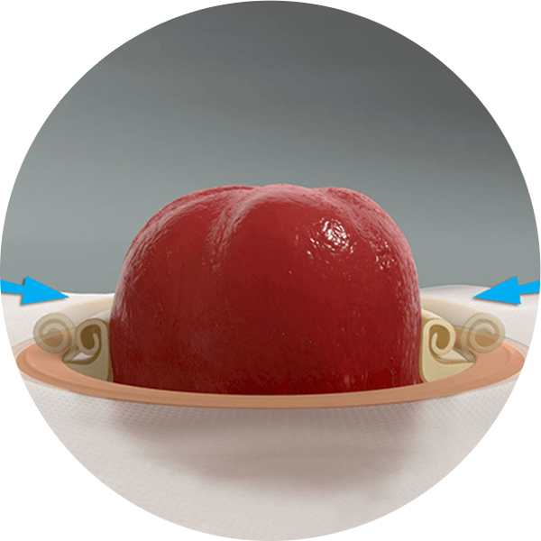 una palla rossa su un piatto